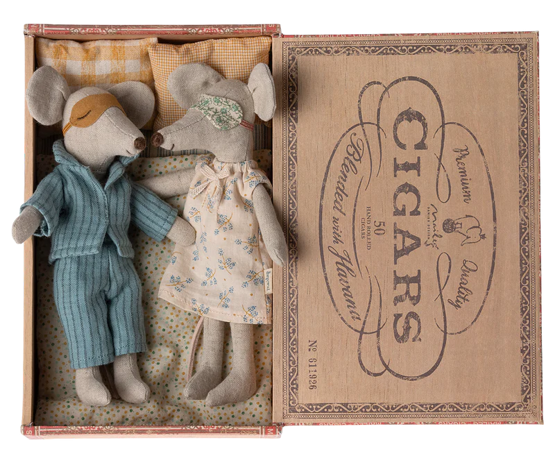 Mum & Dad mice in cigarbox
