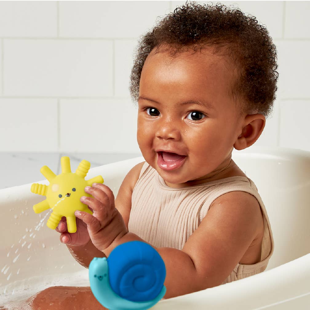 Itzy Splash Bath + Water Toys