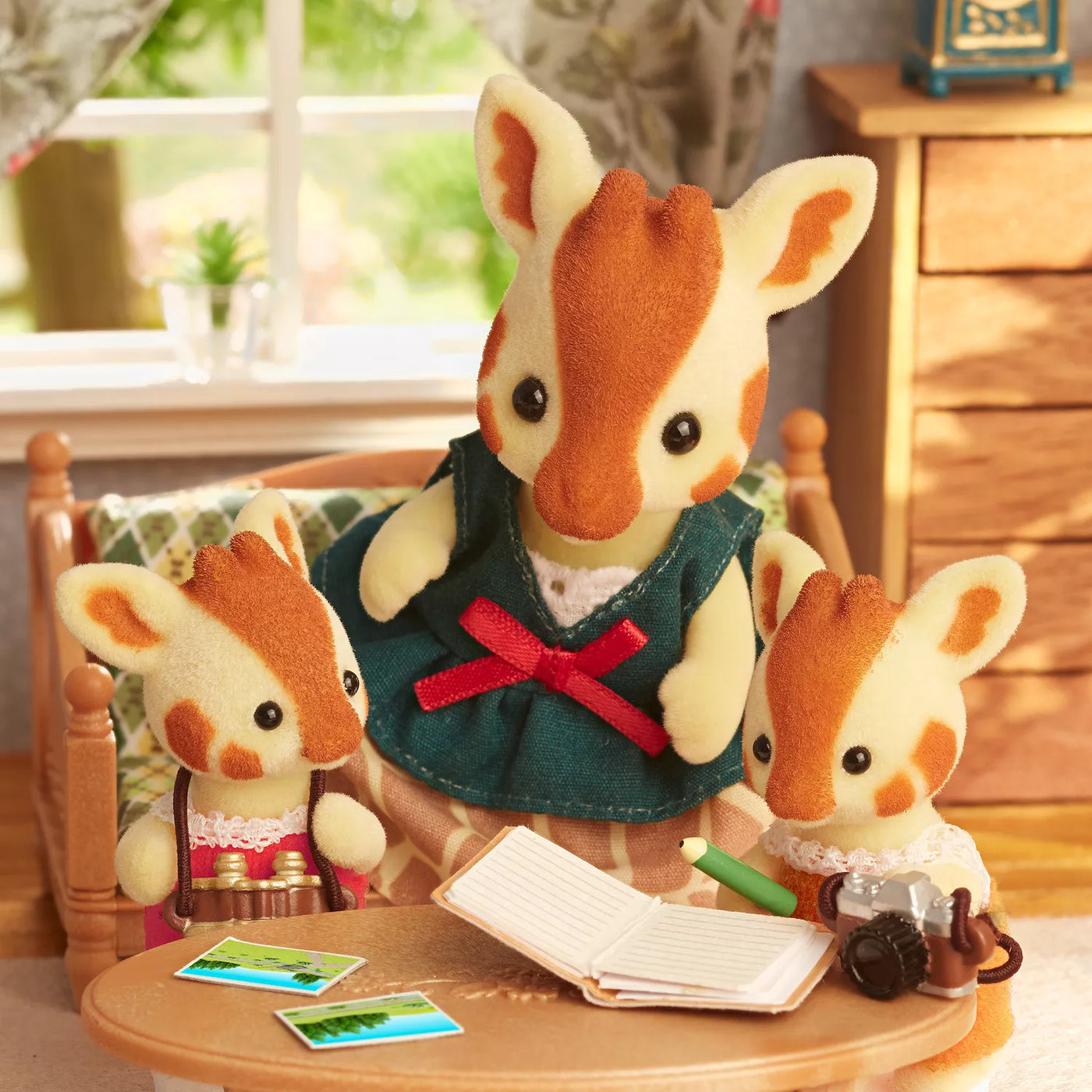 Calico Critters - Highbranch Giraffe Family