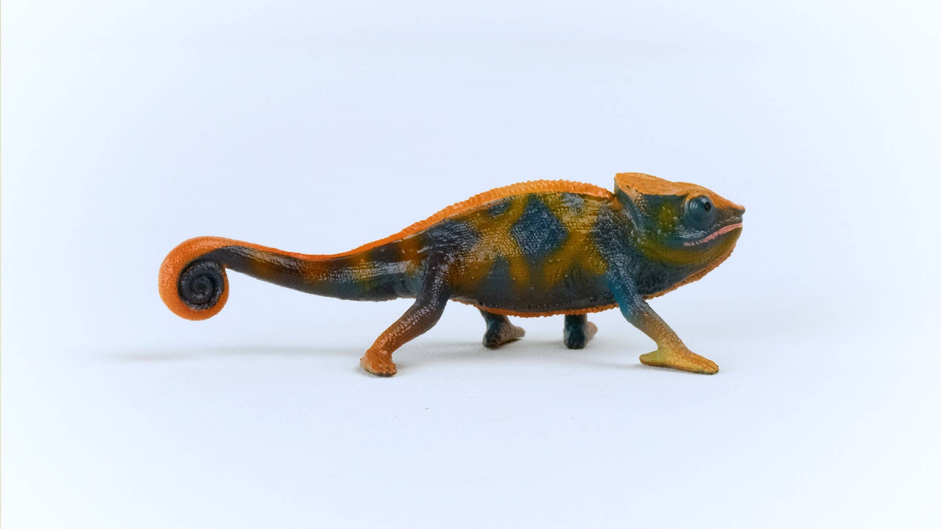 Realistic Color Changing Chameleon