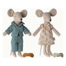 Mum & Dad mice in cigarbox