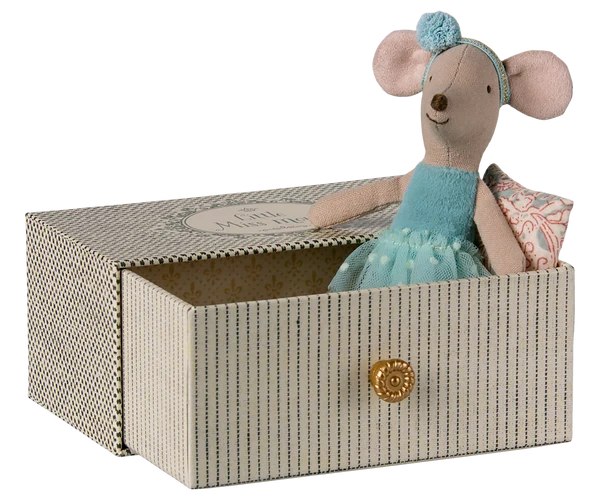 Maileg - Little Sister Dance Mouse in Daybed