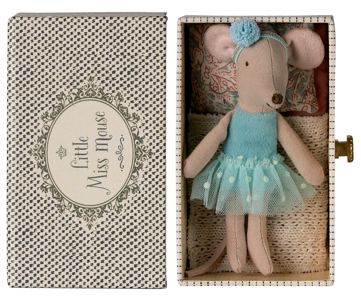 Maileg - Little Sister Dance Mouse in Daybed